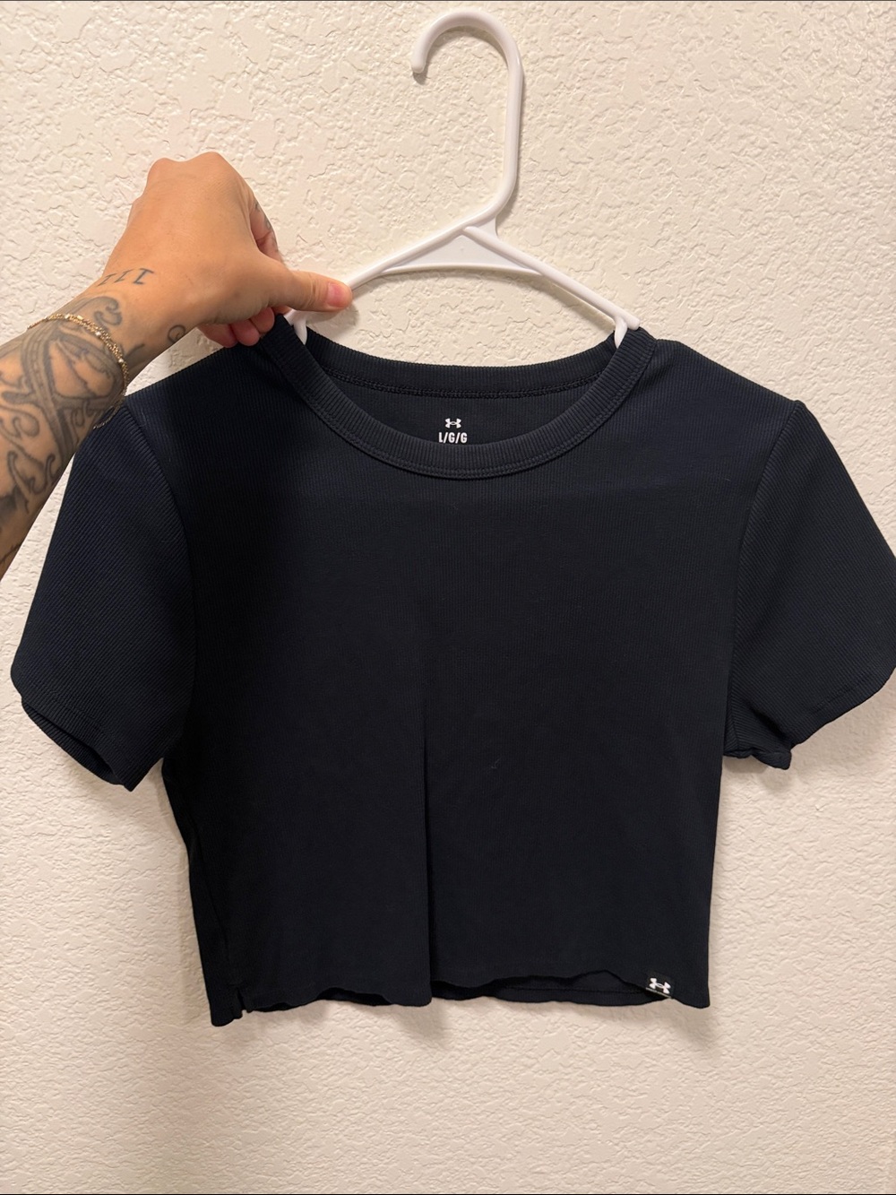 Under Armour Women's Black Cropped Crewneck Tee